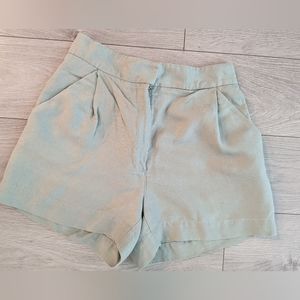 Aritzia Wilfred Fable Linen 3"short in pale sage green